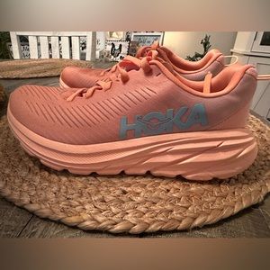 Womens Hokas - gently used in perfect condition!